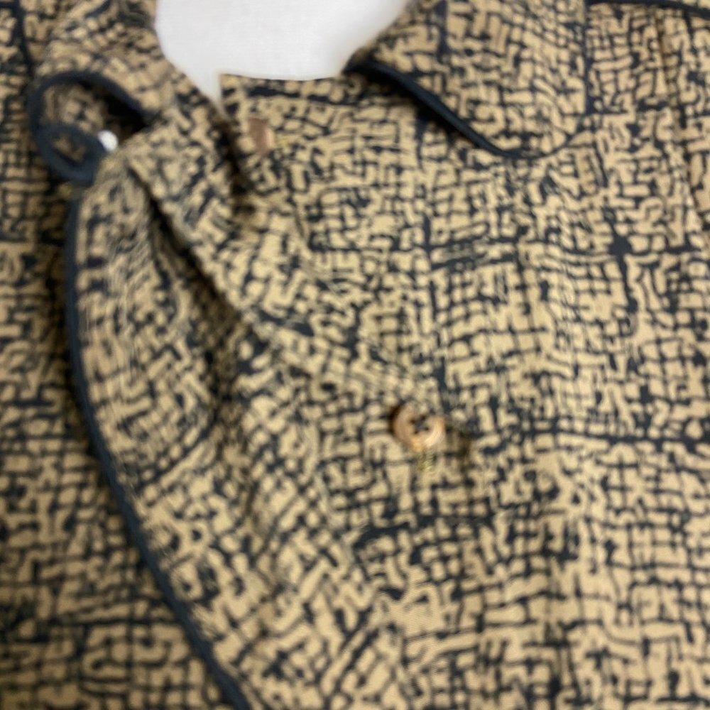 Vintage Blouse  Pleated Shoulder pads Hidden  Button Down Size 14 - Picture 12 of 13